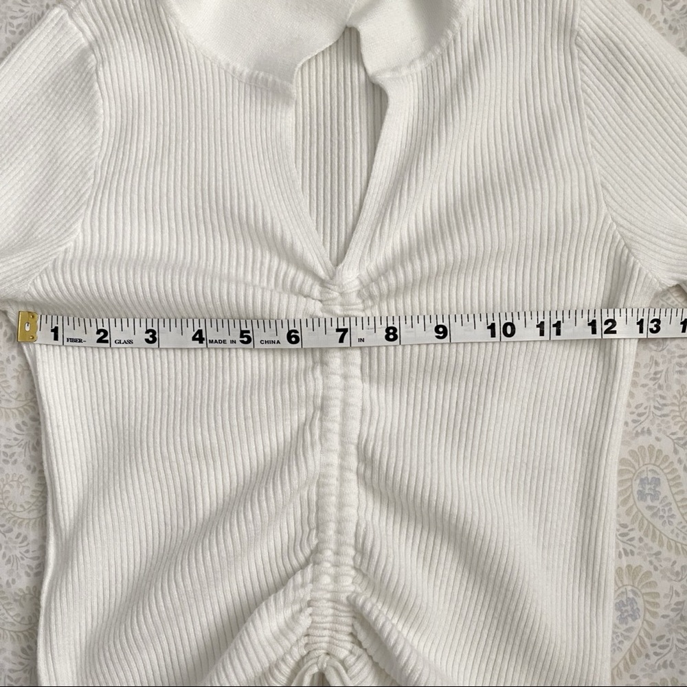 Dreamers by Debut (juniors) ribbed long sleeve scrunch top, white - Picture 5 of 7